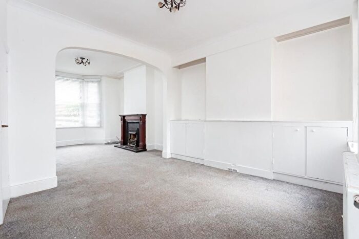 3 Bedroom Semi-Detached House To Rent In Ilford, Greater London, IG3