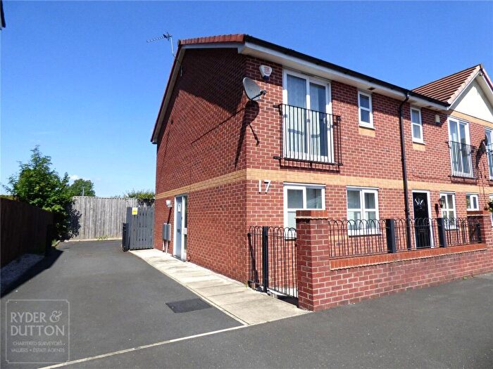 3 Bedroom End Of Terrace House To Rent In Falls Green Avenue, Manchester, Greater Manchester, M40