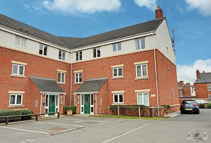 2 Bedroom Flat To Rent In Moorcroft House, Archdale Close, Chesterfield, Derbyshire, S40
