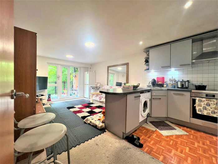 2 Bedroom Flat To Rent In St. Georges Way, SE15