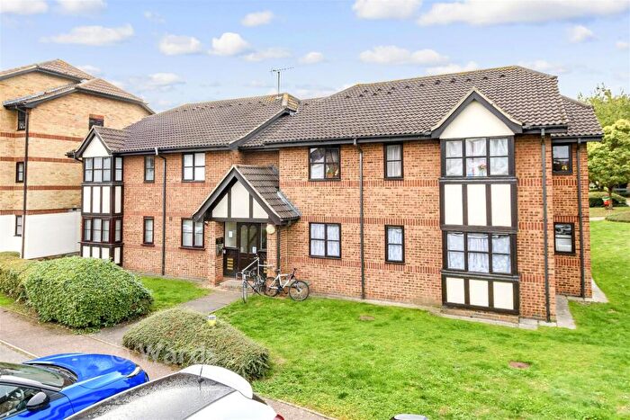 2 Bedroom Flat For Sale In Hardwick Crescent, Dartford, Kent, DA2