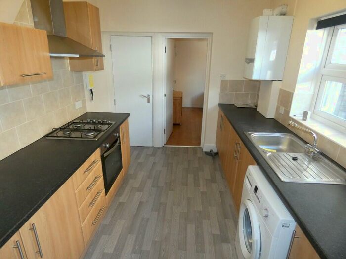 4 Bedroom Terraced House To Rent In Torrens Road, Stratford, London, E15