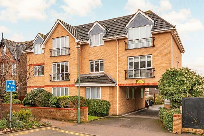 2 Bedroom Flat For Sale In Manorgate Road, Kingston Upon Thames, KT2