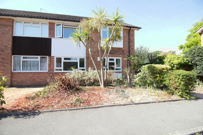 2 Bedroom Maisonette To Rent In Thwaite Close, Erith, Kent, DA8