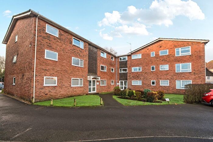 2 Bedroom Flat For Sale In Poole Road, Wimborne, BH21