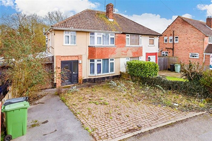 3 Bedroom Semi Detached House For Sale In Senacre Lane, Maidstone, Kent, ME15