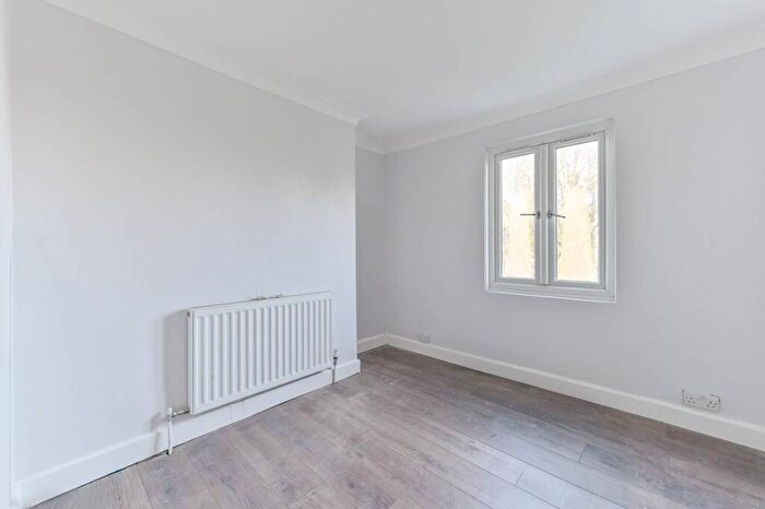 3 Bedroom Flat To Rent In St James's Road, Croydon, CR0