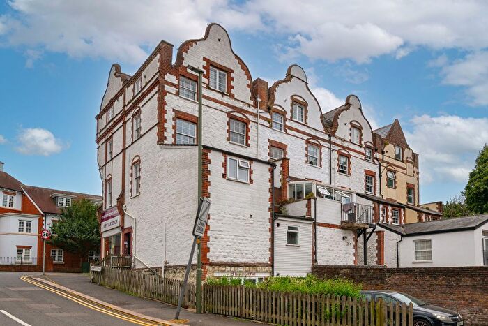 3 Bedroom Flat For Sale In Croydon Road, Reigate, RH2