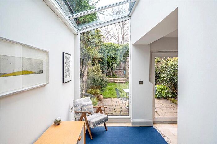 3 Bedroom End Of Terrace House For Sale In Appleby Road, Hackney, London, E8 - Photo 5