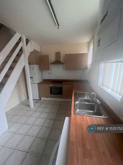 2 Bedroom Terraced House To Rent In Victoria Street, Oldham, OL9