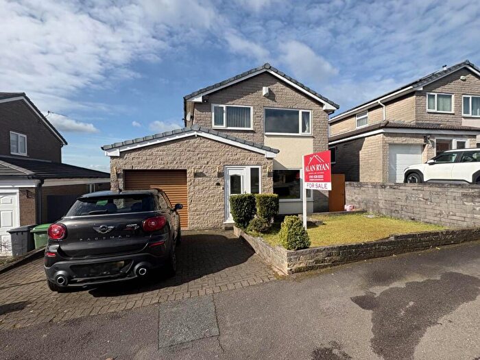 3 Bedroom Detached House For Sale In Norwich Avenue, Chadderton, Oldham, OL9