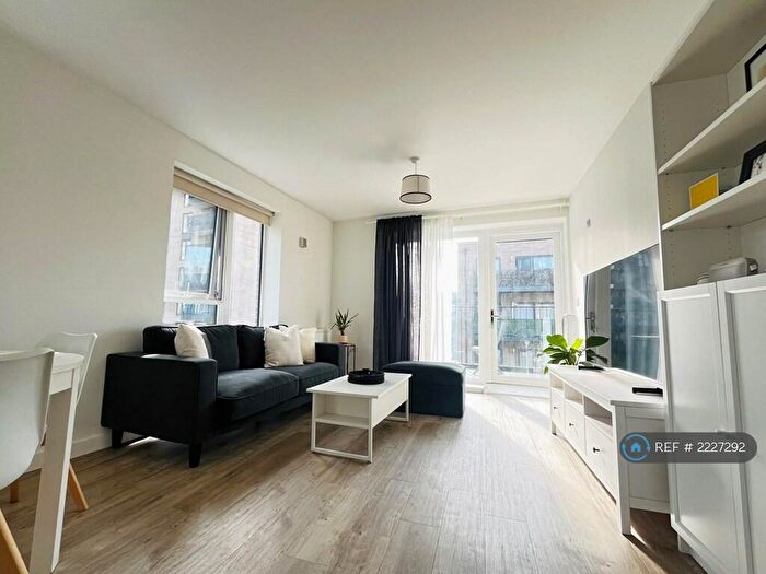 2 Bedroom Flat To Rent In Josling House, London, SE7