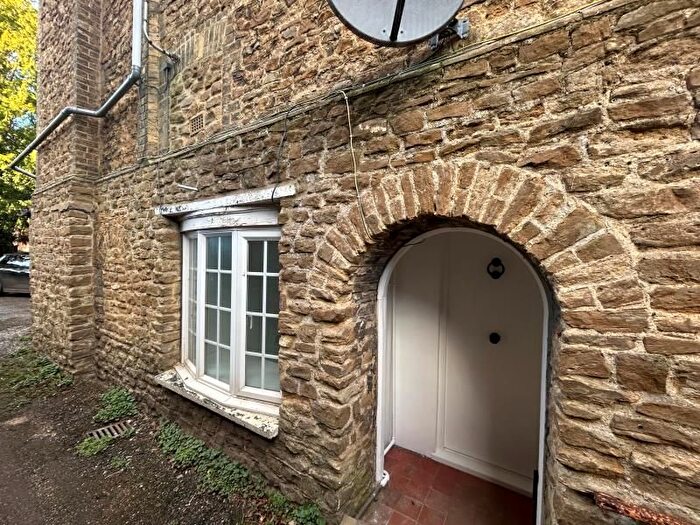 1 Bedroom Flat To Rent In Stoke Road, Guildford, GU1