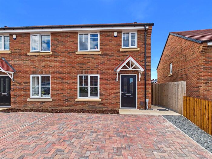3 Bedroom Semi-Detached House For Sale In Ashdown Road, Normanby, TS6