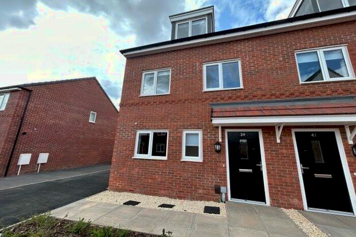 3 Bedroom Semi-Detached House To Rent In Horwood Drive, Nottingham, NG4