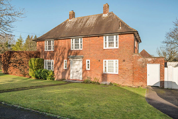 3 Bedroom Detached House For Sale In West Road, Winchester, SO21