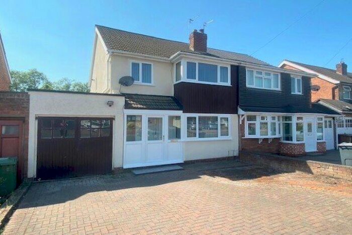 3 Bedroom Property To Rent In Buckingham Drive, Willenhall, WV12