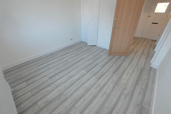 1 Bedroom Apartment To Rent In Caistor Road, London, SW12