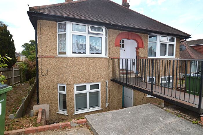 2 Bedroom Flat To Rent In Swingate Lane, London, SE18