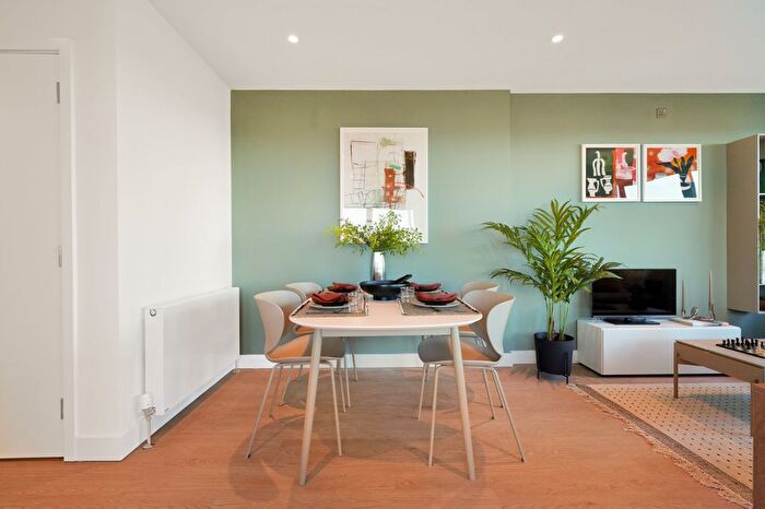 2 Bedroom Flat To Rent In Park Lane, Wembley, HA9