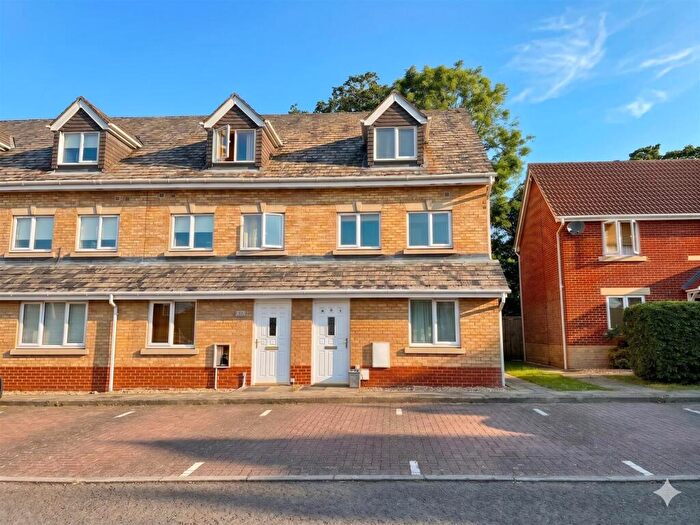 2 Bedroom Maisonette For Sale In Oak Coppice Road, Whiteley, PO15