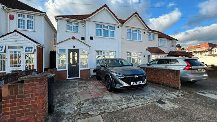 4 Bedroom Semi-Detached House To Rent In Hinton Avenue, Hounslow, Greater London, TW4