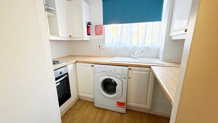 Studio To Rent In Magpie Close, Enfield, EN1