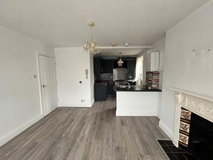 1 Bedroom Flat To Rent In Ashburnham Road, Luton, LU1