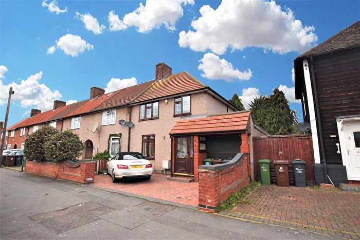 3 Bedroom Semi-Detached House To Rent In Becontree Avenue, Dagenham, RM8