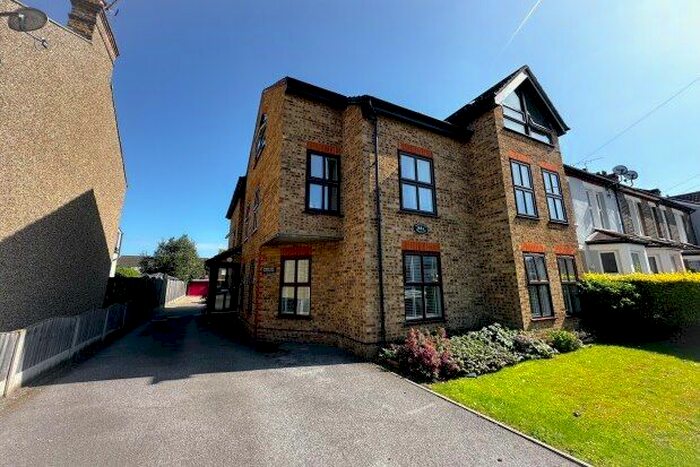 2 Bedroom Flat To Rent In High Street, Southend-On-Sea, SS3