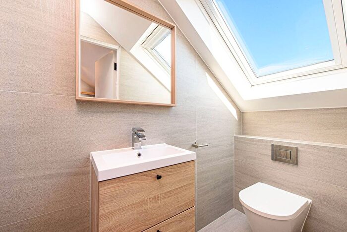 2 Bedroom Flat To Rent In Hamilton Road, Golders Green, London, NW11