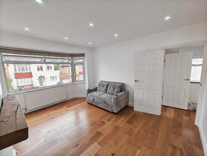 1 Bedroom Maisonette To Rent In Oakleigh Crescent, London, N20