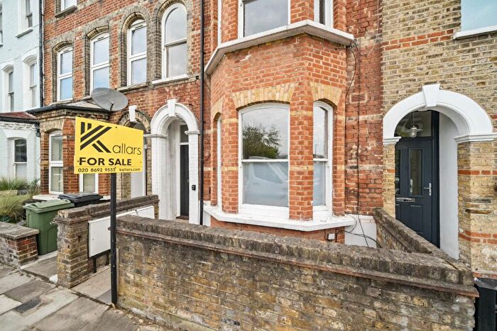 1 Bedroom Apartment For Sale In Milkwood Road, London, SE24
