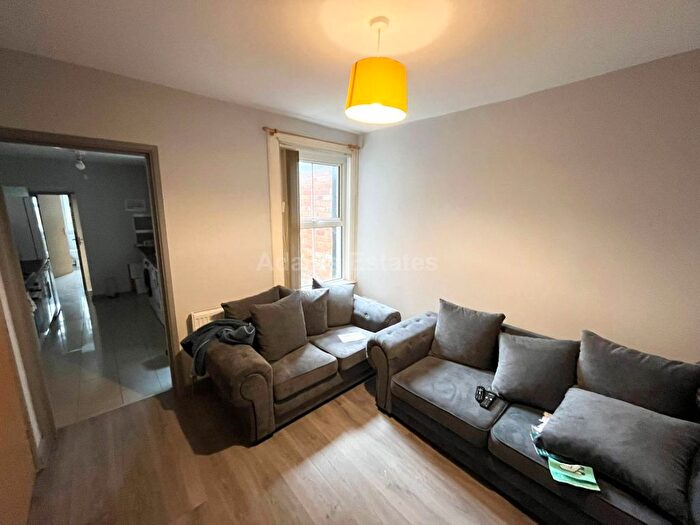 6 Bedroom Terraced House To Rent In Brighton Road, Reading, RG6