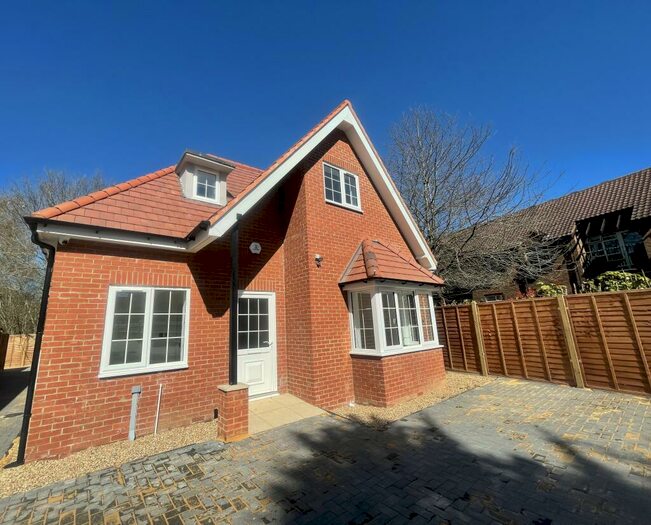 4 Bedroom Detached House To Rent In Attfield Close, Ash, GU12