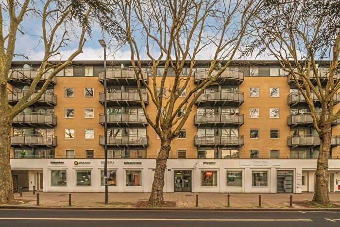 2 Bedroom Flat For Sale In Chiswick High Road, Chiswick, W4