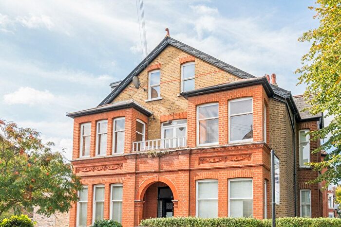 2 Bedroom Flat For Sale In Grafton Road, London, W3