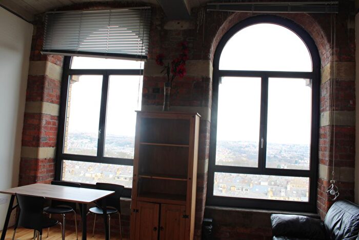 1 Bedroom Flat For Sale In Lilycroft Road, Bradford, BD9