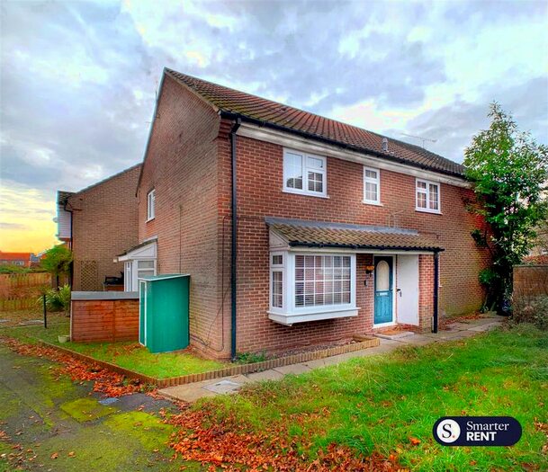 2 Bedroom Property To Rent In Bedfordshire Way, Wokingham, RG41