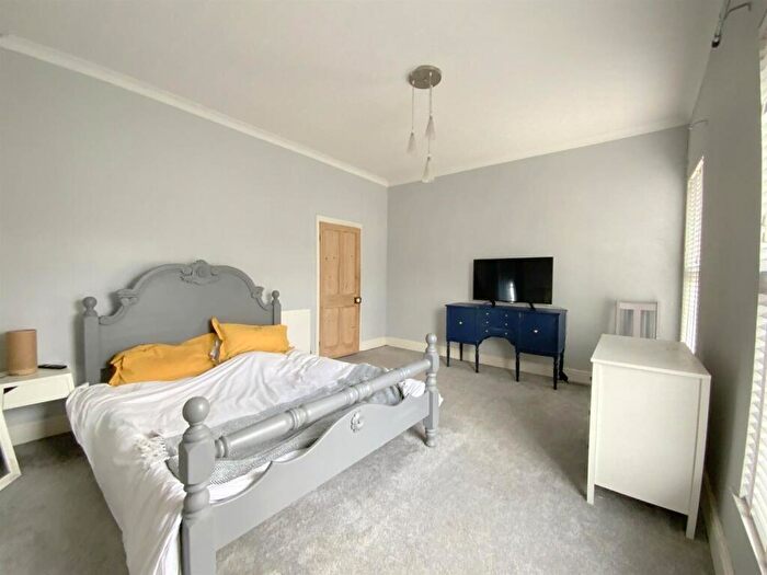 3 Bedroom Terraced House For Sale In Welholme Road, Grimsby, DN32