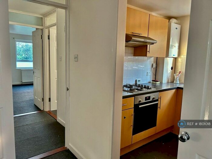 2 Bedroom Flat To Rent In Highfield Hill, London, SE19