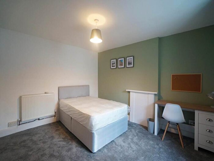 2 Bedroom House To Rent In Hill Street, Bangor, LL57