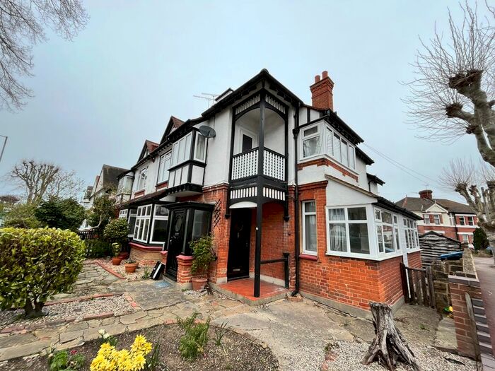 2 Bedroom Flat To Rent In Hadleigh Road, Leigh, SS9