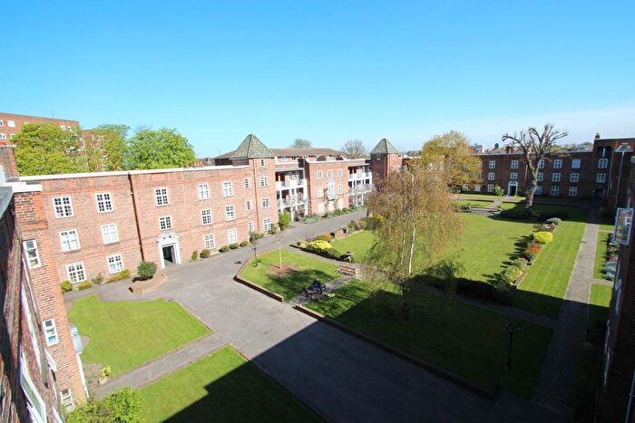 1 Bedroom Flat To Rent In St. Andrew's Square, Surbiton, KT6