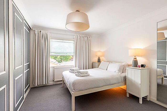 1 Bedroom Flat To Rent In Collinson Walk, London, SE1