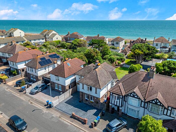 4 Bedroom Detached House For Sale In Malvern Close, Worthing, BN11