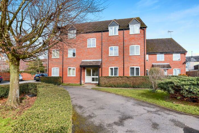 2 Bedroom Apartment To Rent In Newbury, Berkshire, RG14