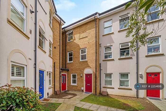 2 Bedroom Maisonette To Rent In Rothwell Court, Bromley, BR1