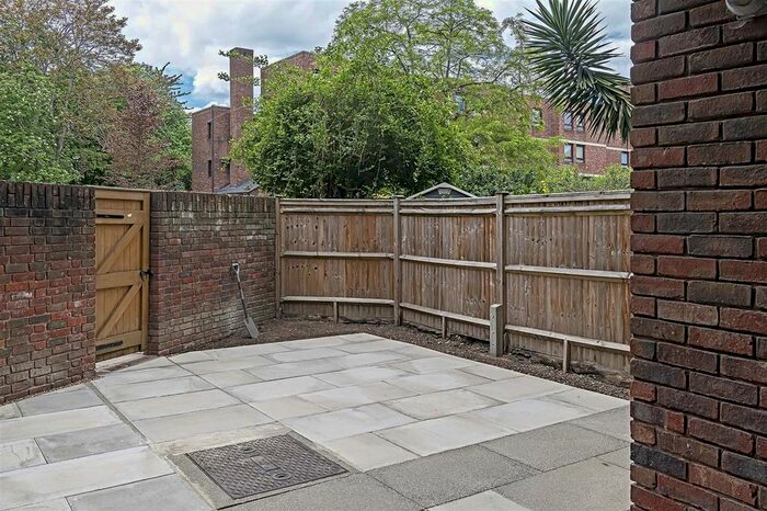 3 Bedroom Maisonette To Rent In More Close, St. Paul&rsquo;S Court, London, W14