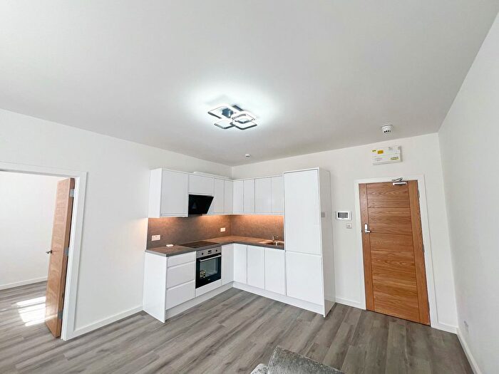 1 Bedroom Detached House To Rent In Courtleigh Gardens, London, NW11